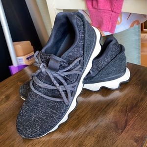 Sorel women’s Kinetic lace sneakers. LNC